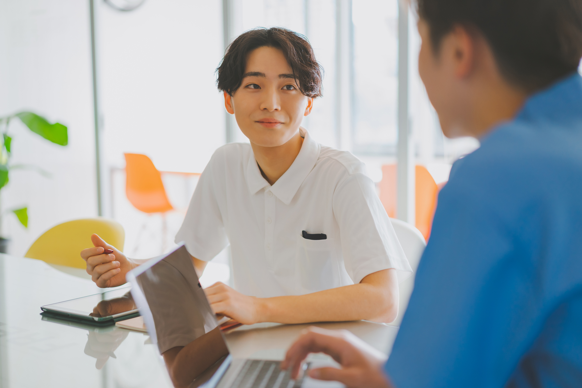 社会福祉士の勤務先ごとの平均年収は？