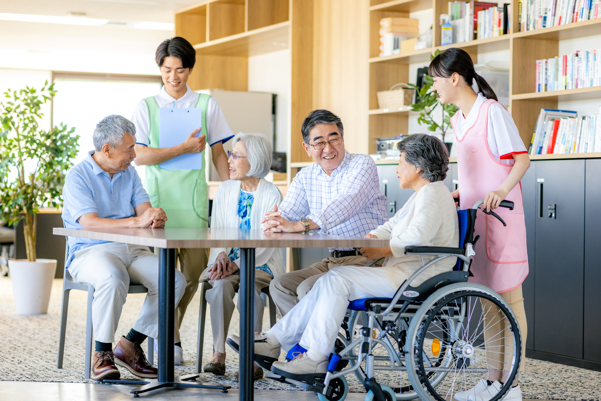 圧倒的な求人数！介護業界で役立つ資格